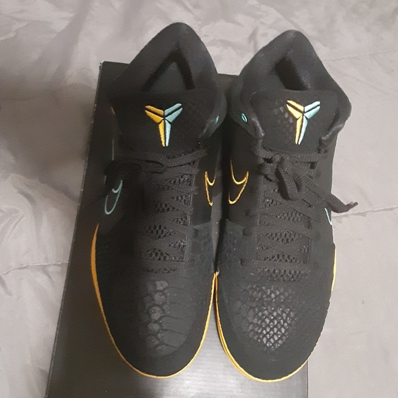 Kobe Retro - Picture 3 of 8